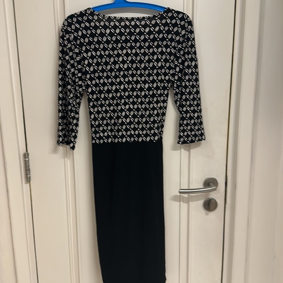 NWOT Korean fabric stretchy V neck dress with lining, sleeves & belt ! Size L! - Picture 6 of 7